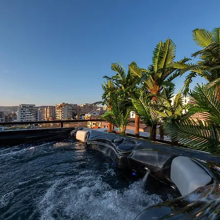 The Episode - Jacuzzi Penthouses