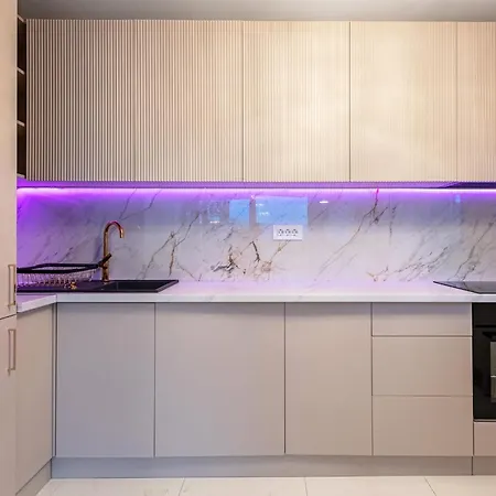 The Episode - Jacuzzi Penthouses