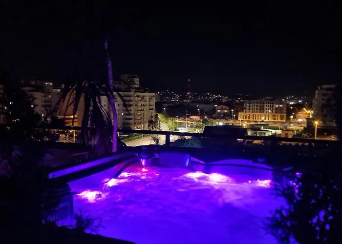 The Episode - Jacuzzi Penthouses