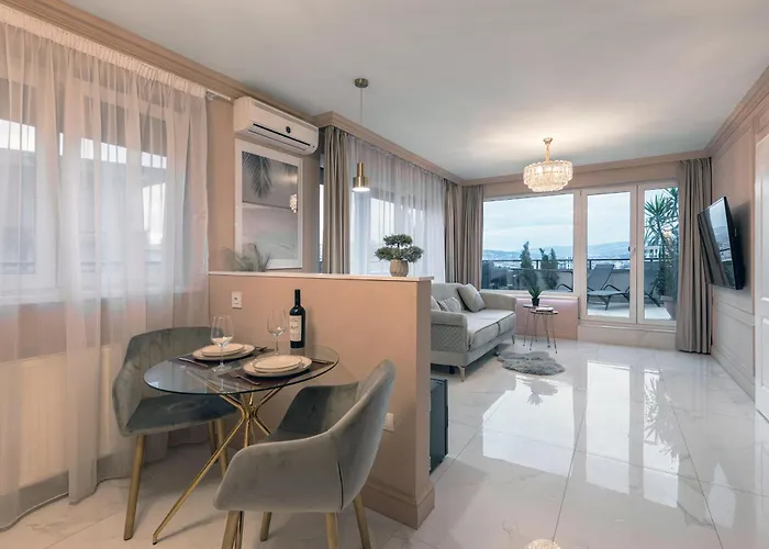 The Episode - Jacuzzi Penthouses *